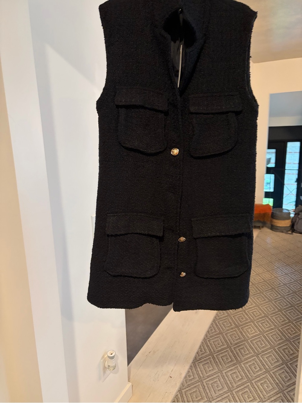 Elegant Black Sleeveless Bouclé Pocket Vest - Women's